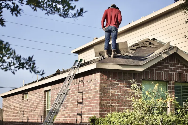 Professional roofer working on a residential roof in Vinvale